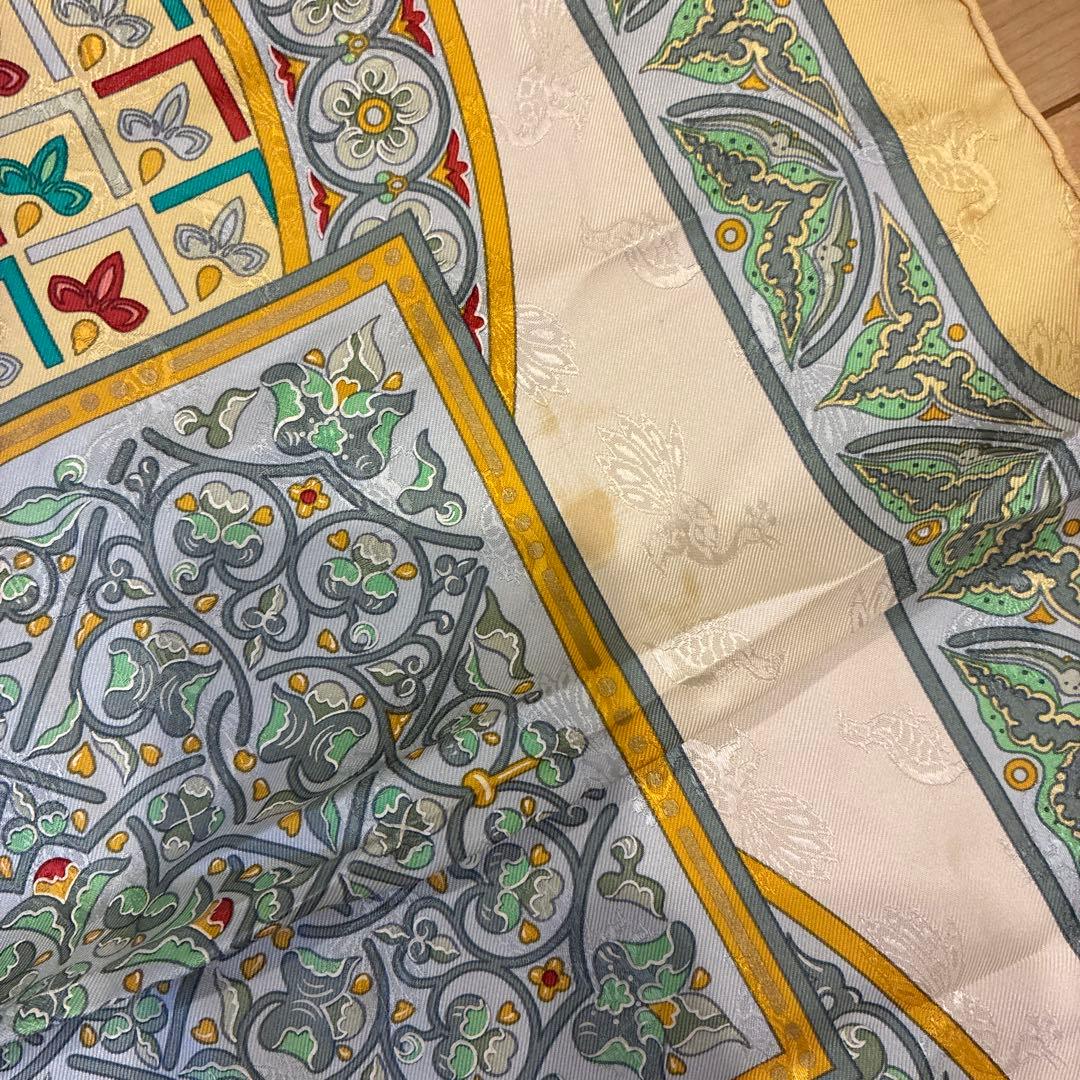 HERMES 装飾的なパターン カレ90 スカーフ