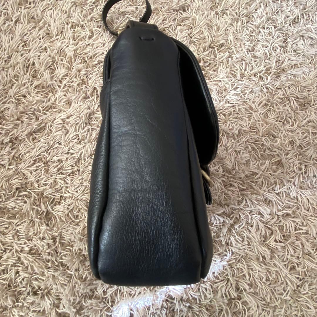 美品　ユルトYURT ブラック 韓国ブランド　黒 レザーショルダーバッグ
