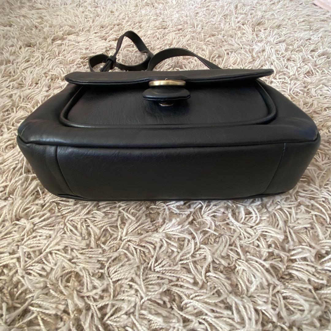 美品　ユルトYURT ブラック 韓国ブランド　黒 レザーショルダーバッグ