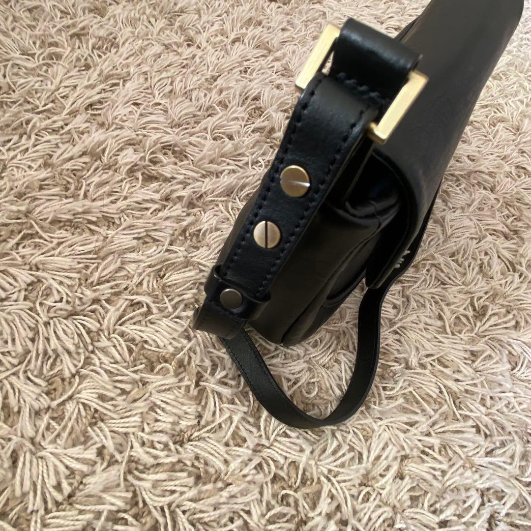 美品　ユルトYURT ブラック 韓国ブランド　黒 レザーショルダーバッグ