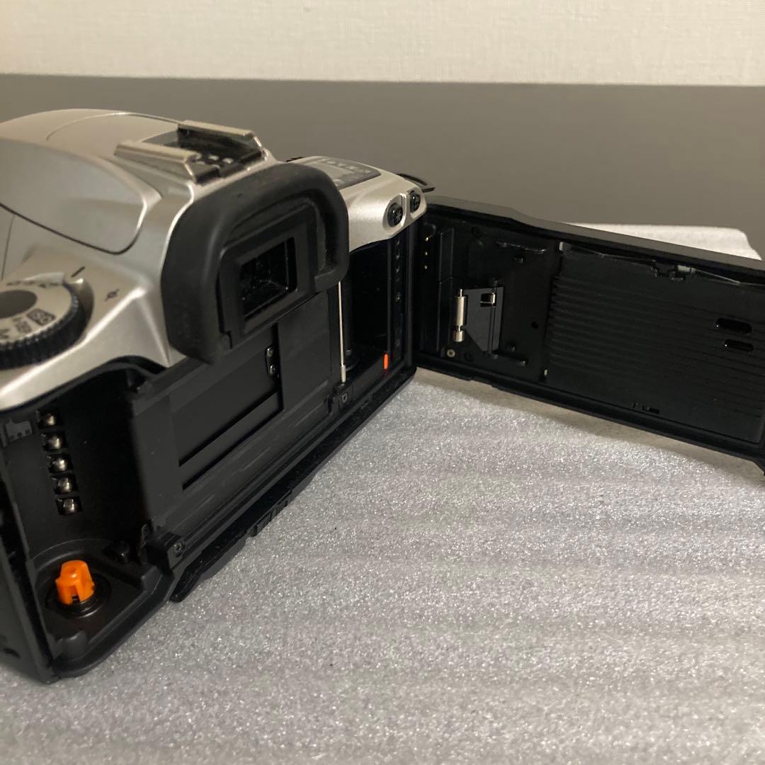 一眼レフフィルムカメラ　Canon 4台 、オリンパス 1台　動作未確認