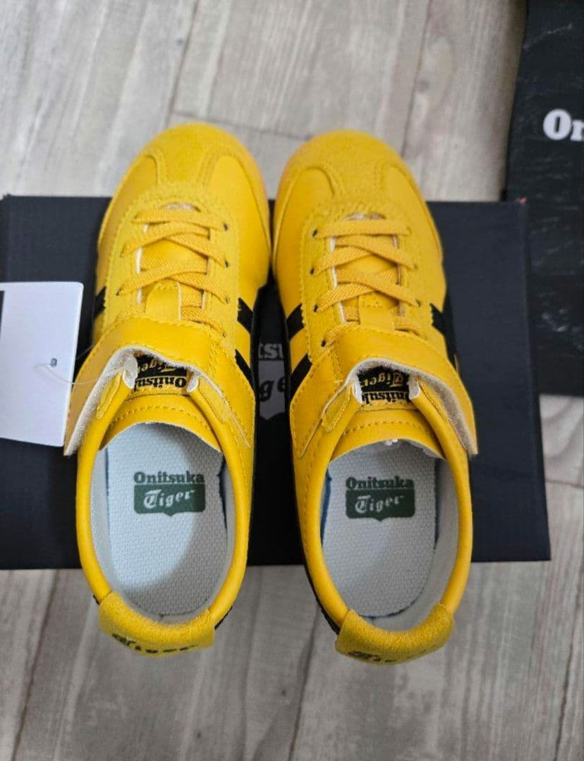 オニツカタイガー　スニーカー　18.5