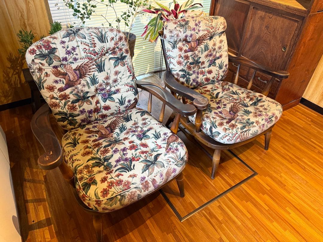 222✴︎　写真右　HIDA 飛騨産業 キツツキマーク アームソファ