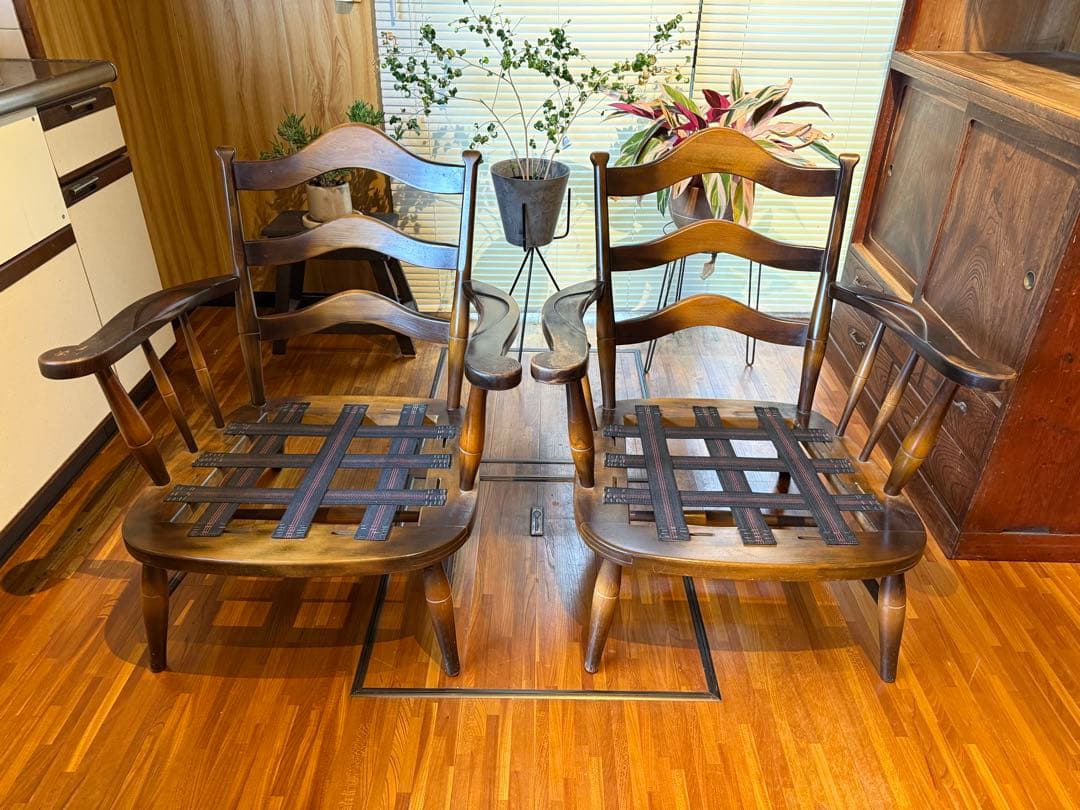 222✴︎　写真右　HIDA 飛騨産業 キツツキマーク アームソファ