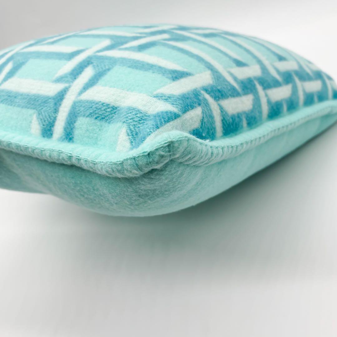 新品同様 ティファニー クッション Tトゥルー ウールカシミヤ