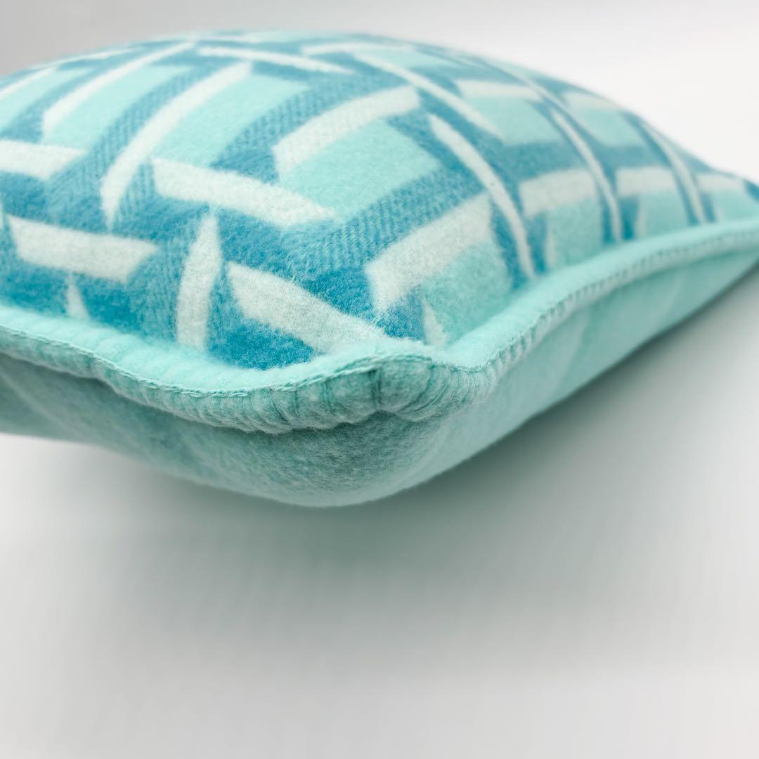 新品同様 ティファニー クッション Tトゥルー ウールカシミヤ