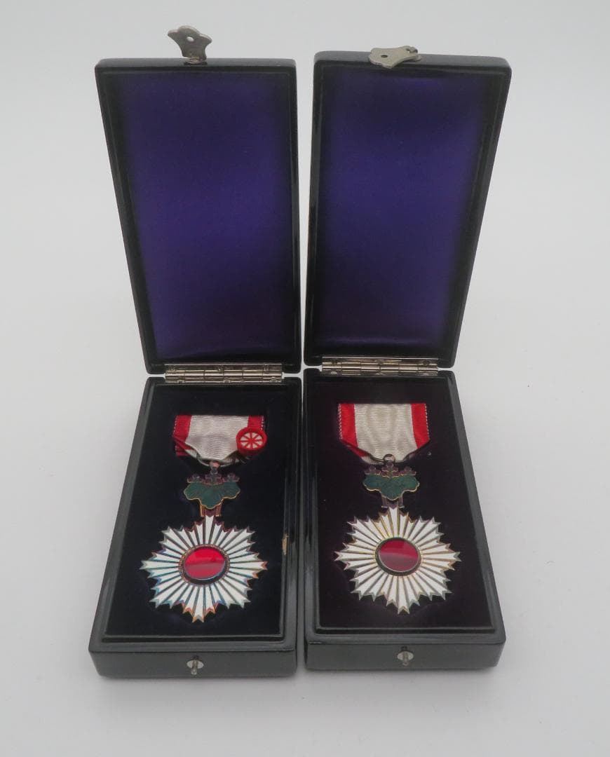 A20. 勲五等双光旭日章 メダル　徽章 　勲章　記章　2点