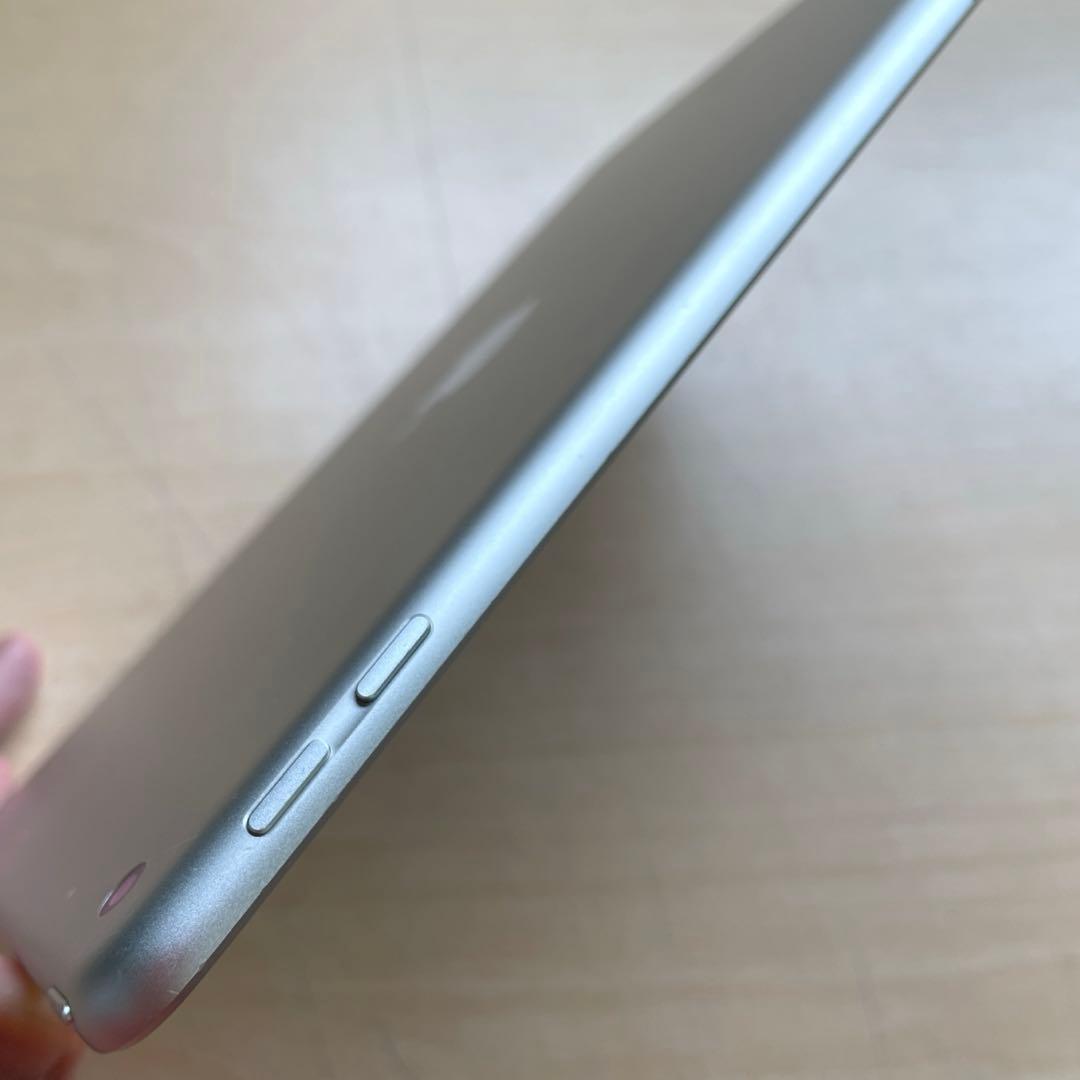 iPad 第6世代　A1893　Wi-Fiモデル　シルバー　32GB 美品　#7