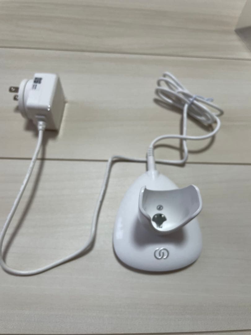 ニュースキンルミスパ 美顔器本体 充電器・説明書付き