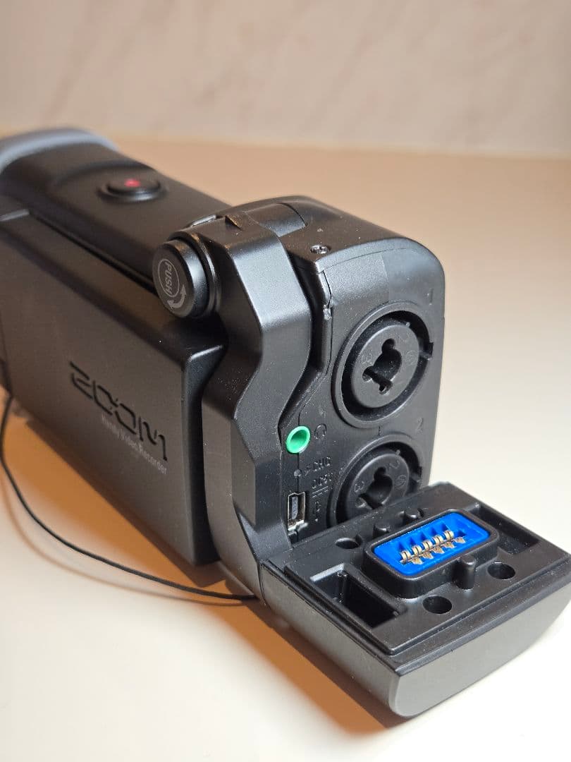 ZOOM Q8 ハンディビデオレコーダー