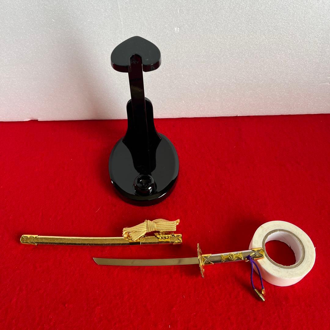 純金箔押緋縅の兜　和紙屏風セット