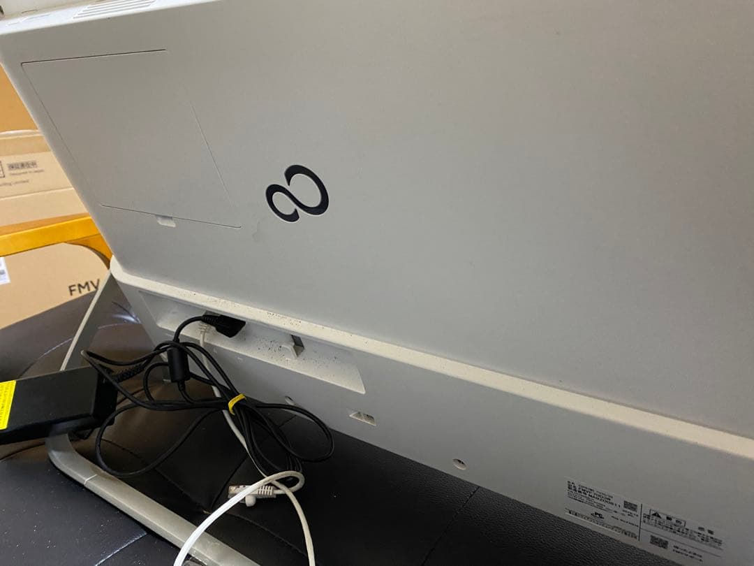 完動品　富士通　大画面デスクトップPC Windowsデスクトップ　パソコン