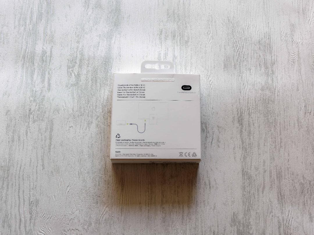 Apple Thunderbolt 4 Proケーブル 1.8 m 純正品
