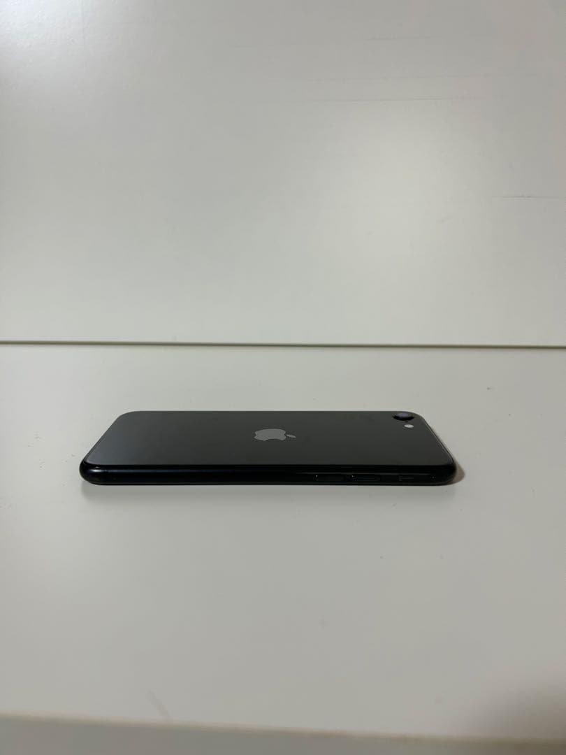 Apple iPhone SE第2世代ブラック 本体