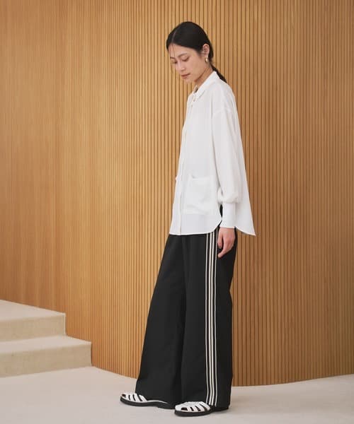 Audrey and John Wad 襟付き袖リブシャツ オフホワイト