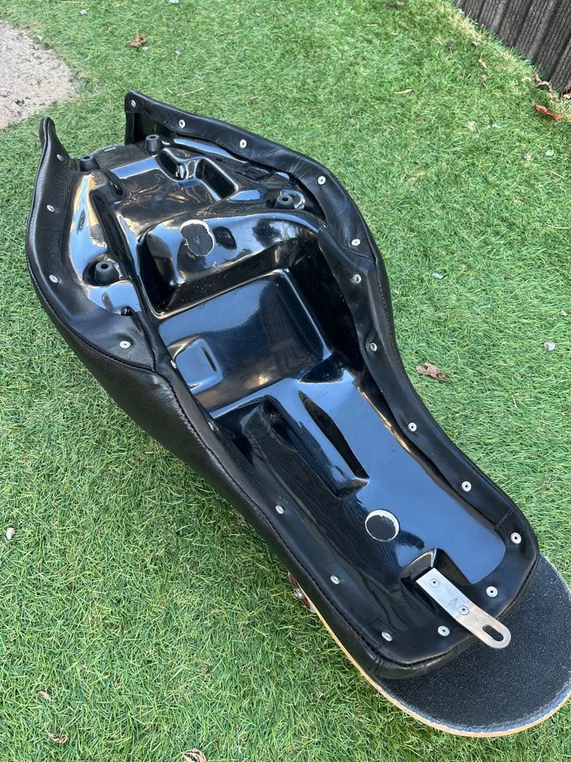 MOTOR ROCK レザーシート スポーツスター '04-'09モデル