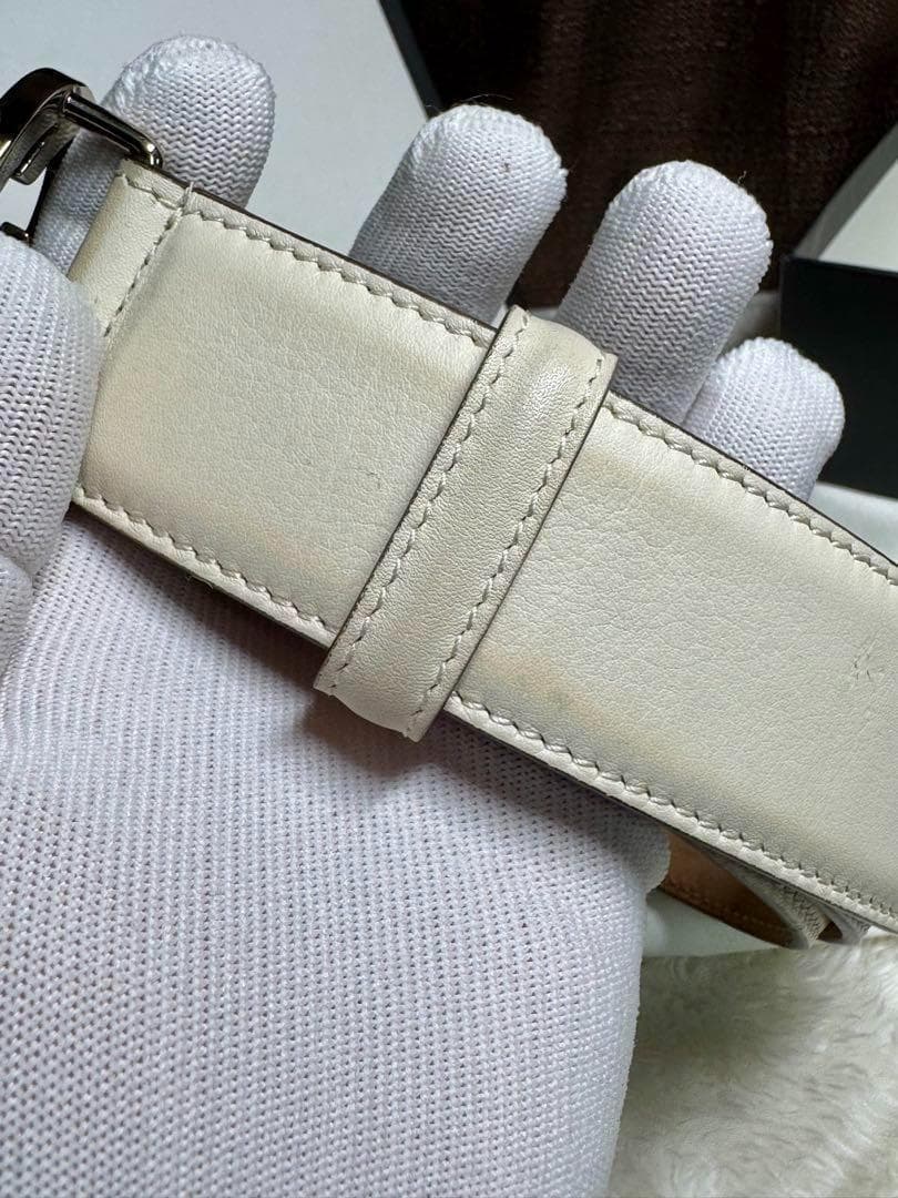 GUCCI ホワイトレザー GGロゴバックルベルト