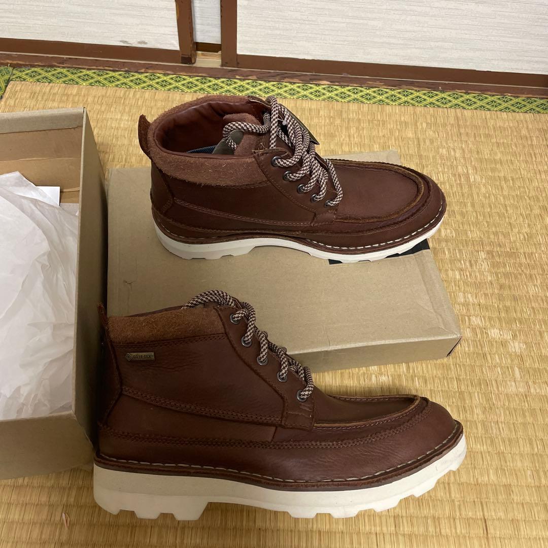 Clarks ブラウンレザーブーツ
