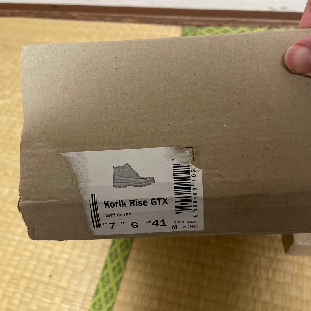 Clarks ブラウンレザーブーツ