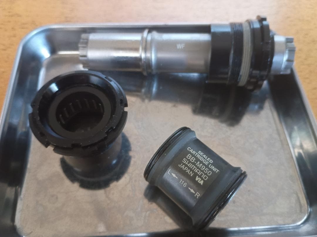 美品 SHIMANO XTR BB-M950 116mm