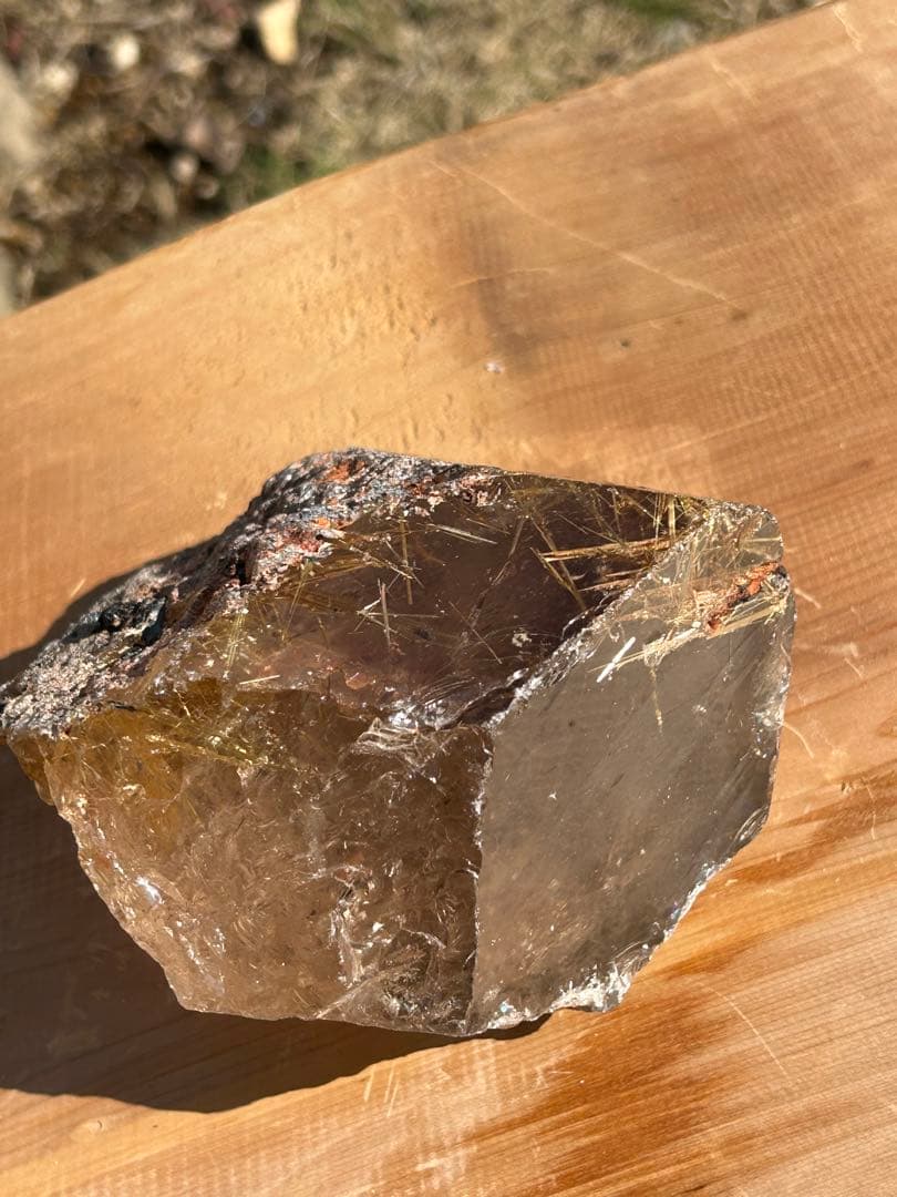 スモーキー太陽ルチルクォーツ天然石レインボー入　西に金運を