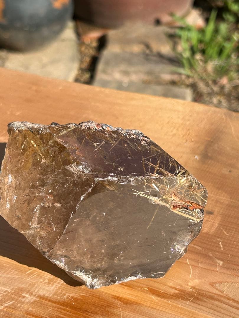 スモーキー太陽ルチルクォーツ天然石レインボー入　西に金運を