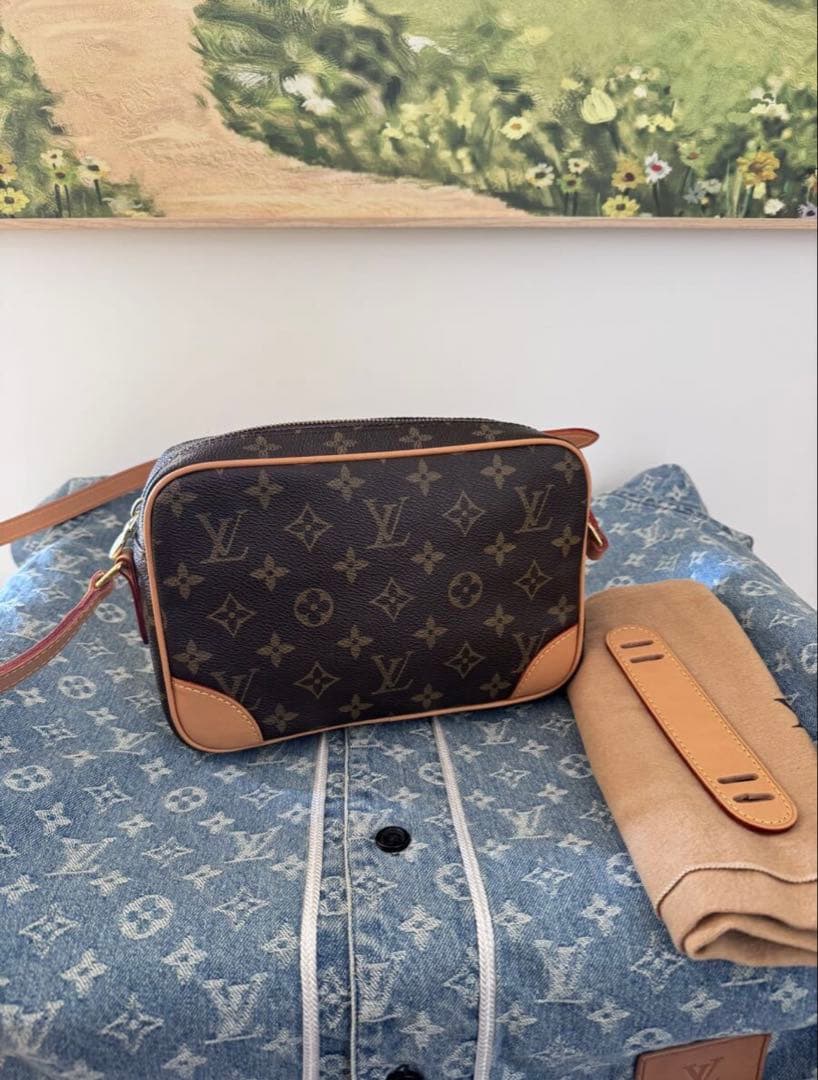 LOUIS VUITTON ルイヴィトン　ショルダーバッグ