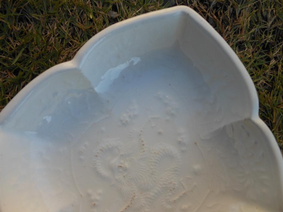 皿　白色　陽刻　龍図　木瓜型　古美術 時代物 和食器