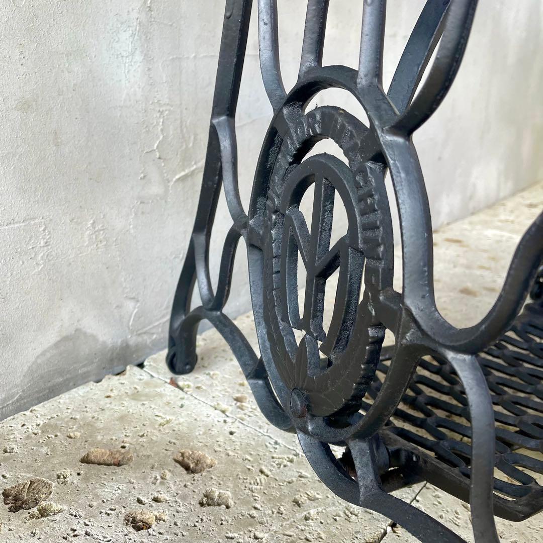 イギリス　アンティークミシン脚テーブル　FRIEND 足踏みミシン　網目