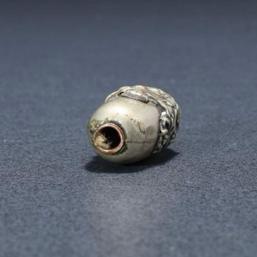 緒締め玉　花鳥　提げもの　管玉形　金属　R1649