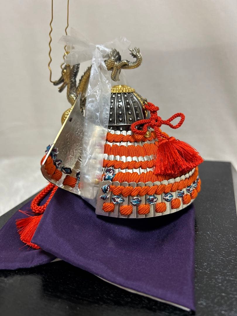 純銀 兜 (剣付) 銀細工 関工芸 武比古 ケース飾り 兜飾り 兜　龍　辰