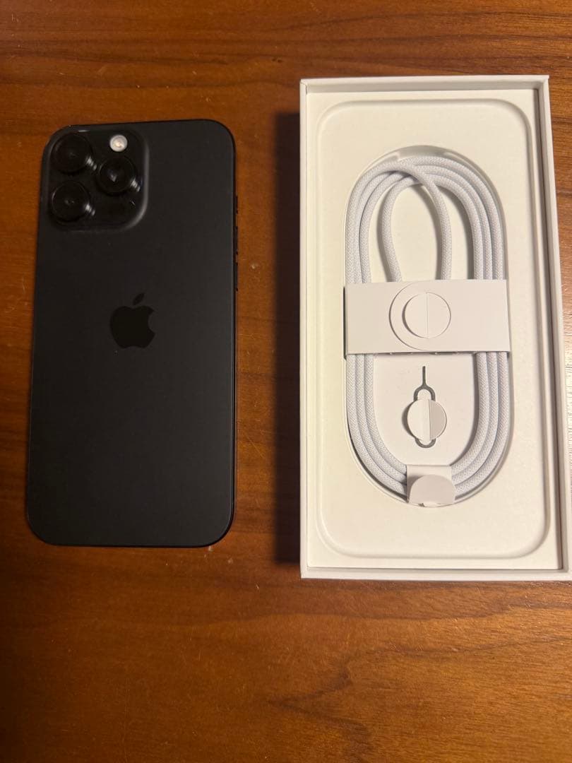 Apple iPhone 16 Pro Maxブラックチタニウム