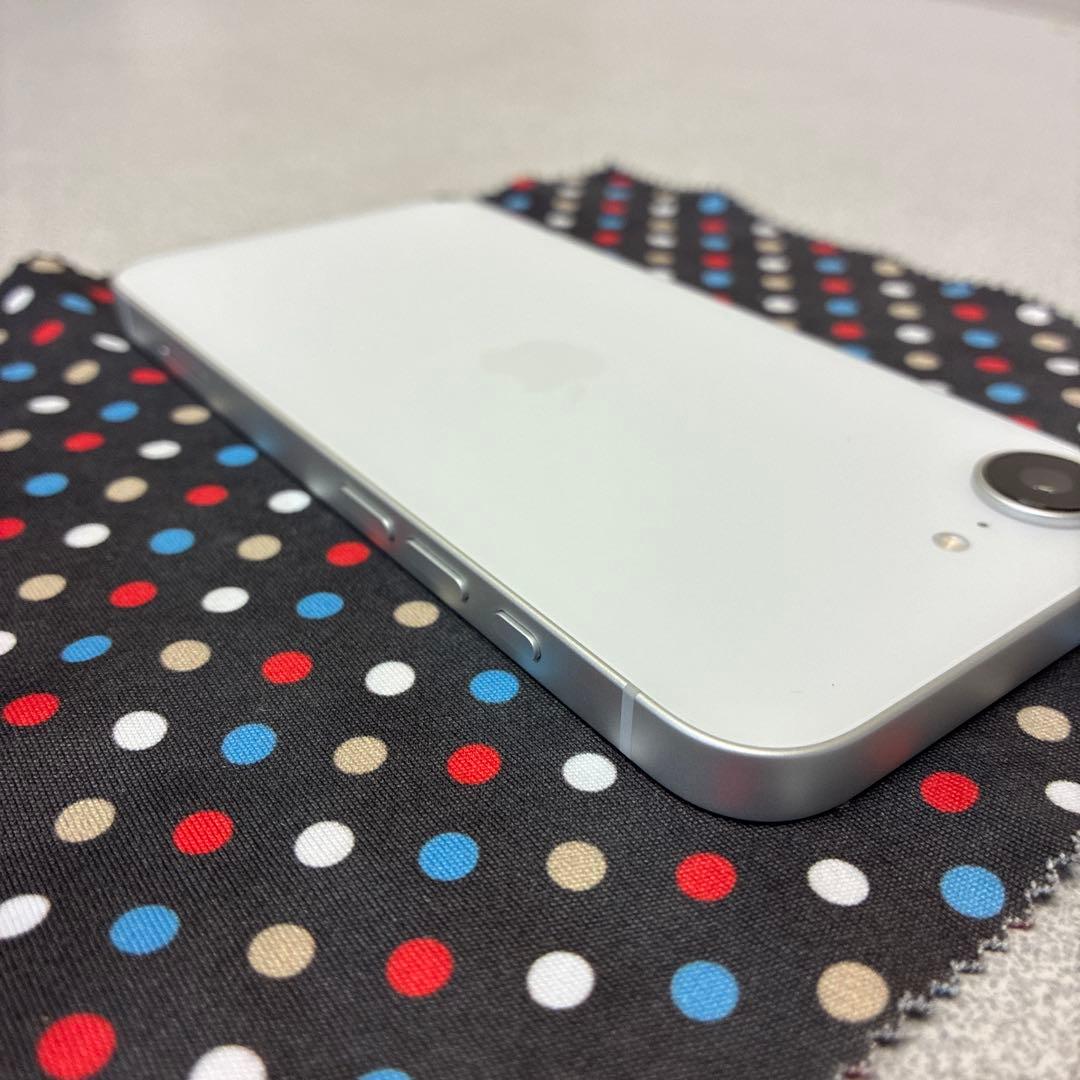 スマートフォン本体 iPhone16e White 128GB