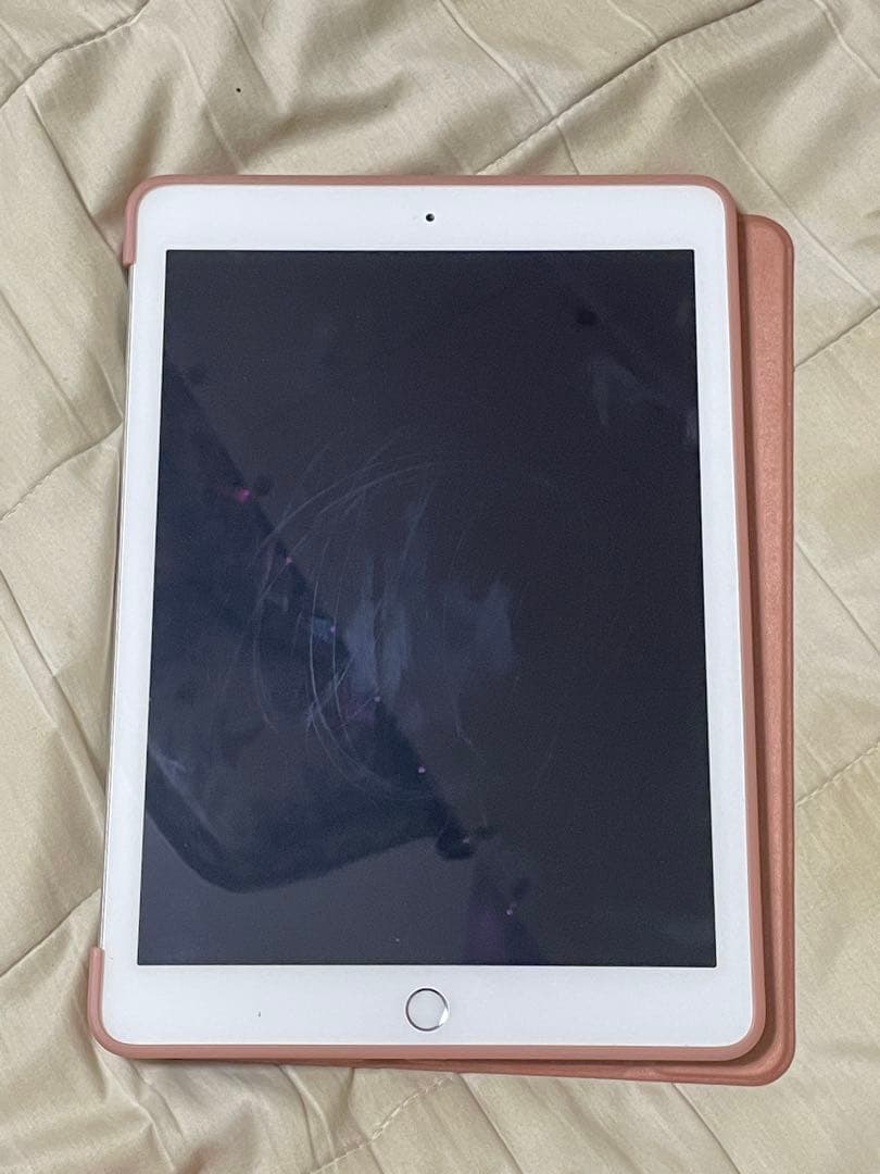 ホワイト iPad 本体 ピンクカバー付き