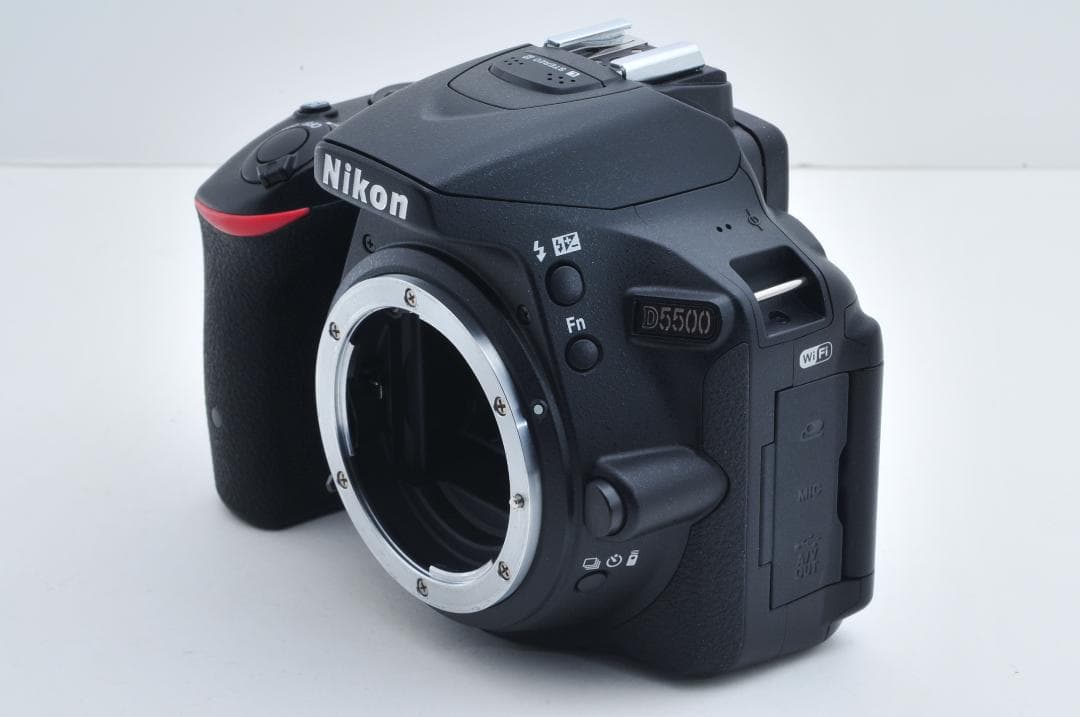 ■新品級■ ニコン Nikon D5500 ≪シャッター660回≫