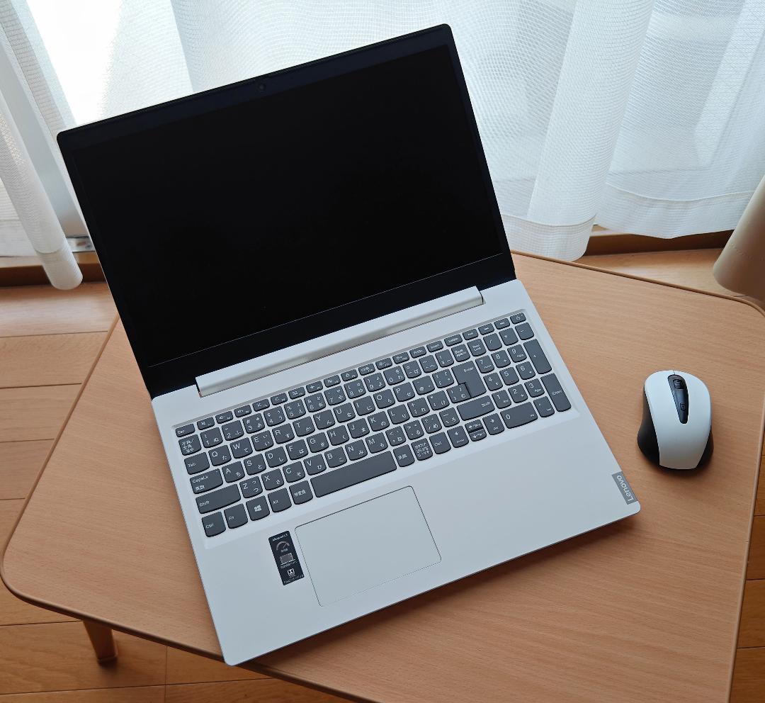 Lenovo Idiapadノートパソコン ホワイト