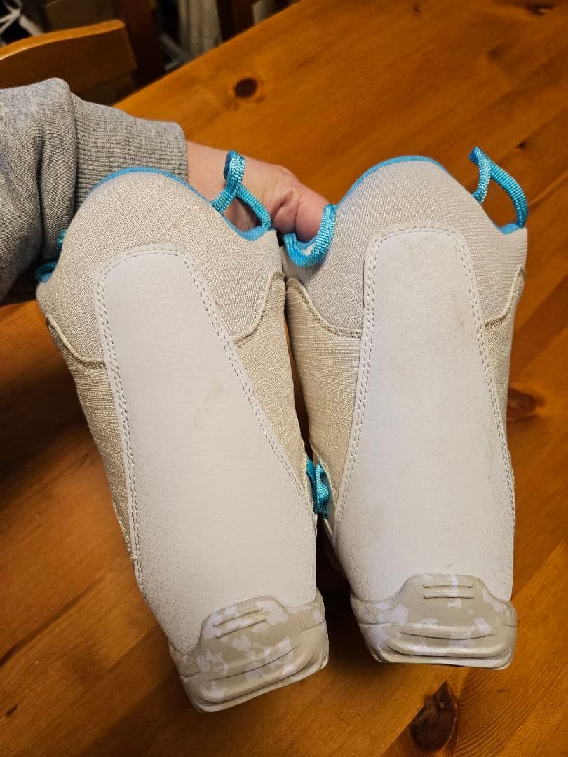 Burton Grom Boa 子ども用スノーボードブーツ 11C