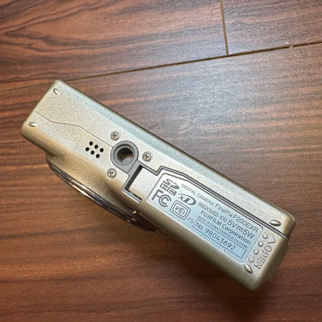 FUJIFILM FinePix F200 EXR デジカメ ほぼ新品 5335