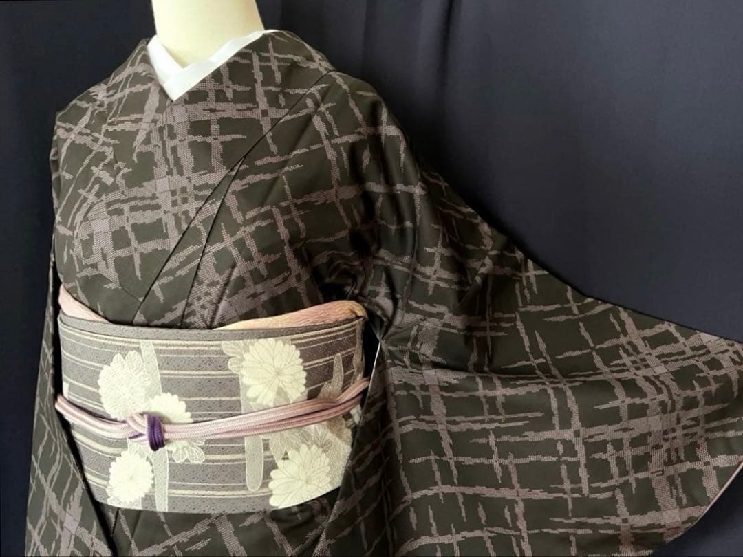 【本場大島紬・名古屋帯セット】　スタイリッシュ　 本泥染め9マルキ　吉祥文