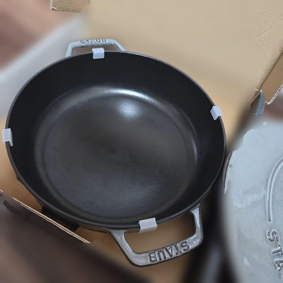 【美品】ブレイザー・ソテーパン　グレー鋳鉄　24 cm、満水容量2.4 L