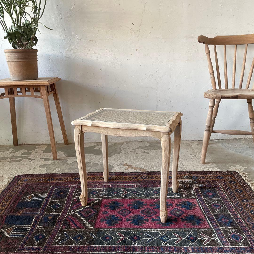 ガラストップサイドテーブル ガラストップベッドサイドテーブル　中　猫脚　剥離