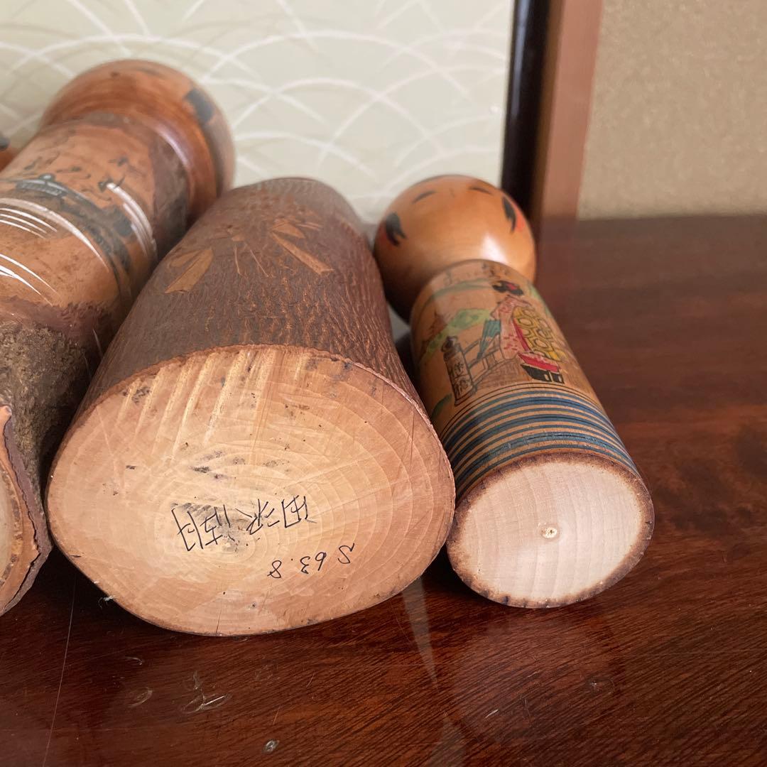 伝統的な手描き木製こけし