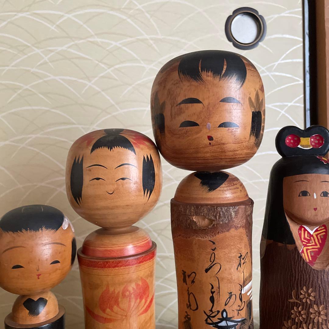 伝統的な手描き木製こけし