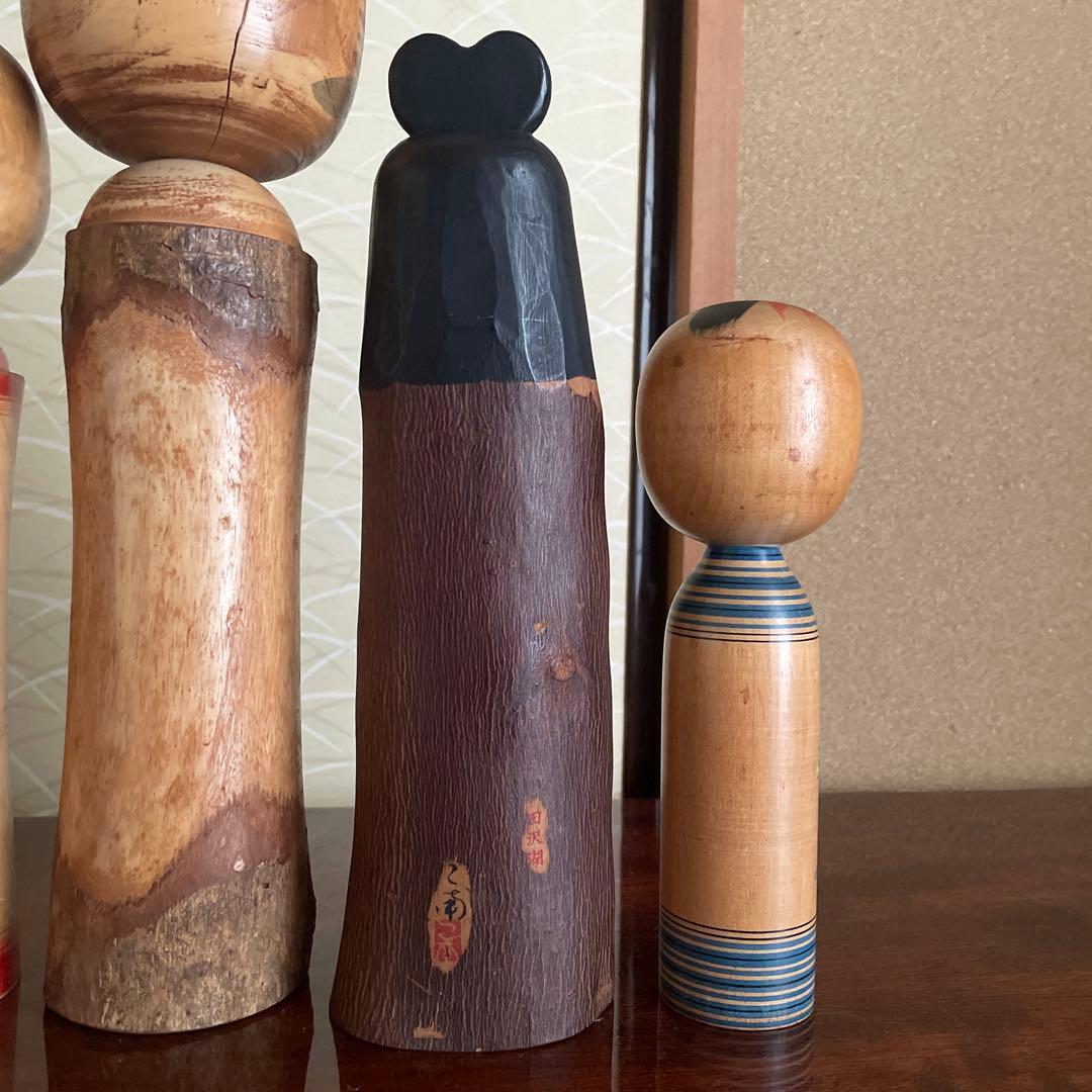 伝統的な手描き木製こけし