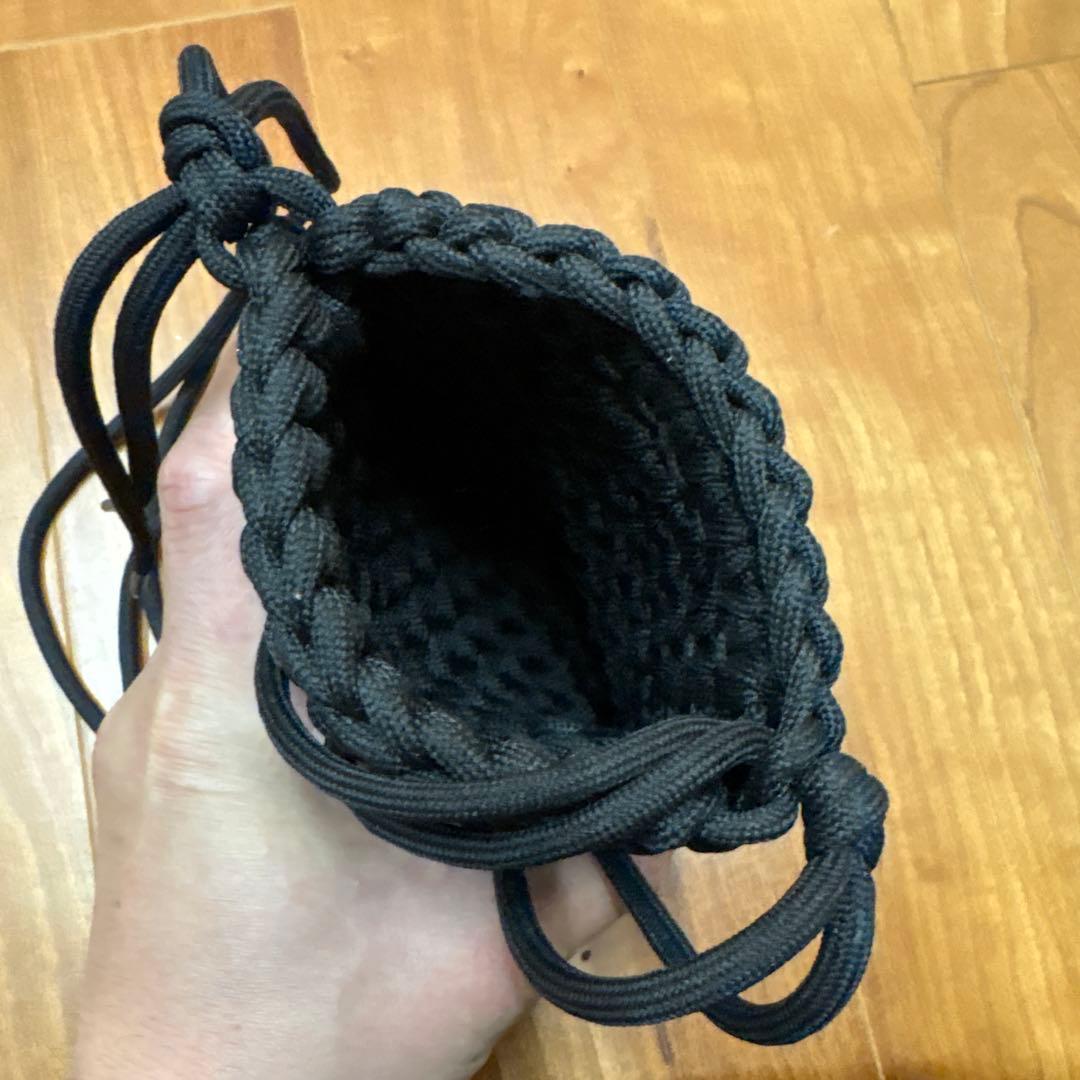 ヌメロ ヴェントゥーノ (N°21) のブラックのナイロン製ショルダーバッグ