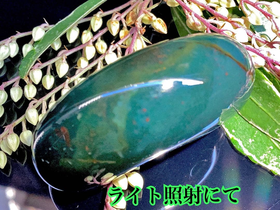 ✳【碧玉】と言える濃厚青緑色の出雲石勾玉　浮き草文様*斑点入り15万円はします