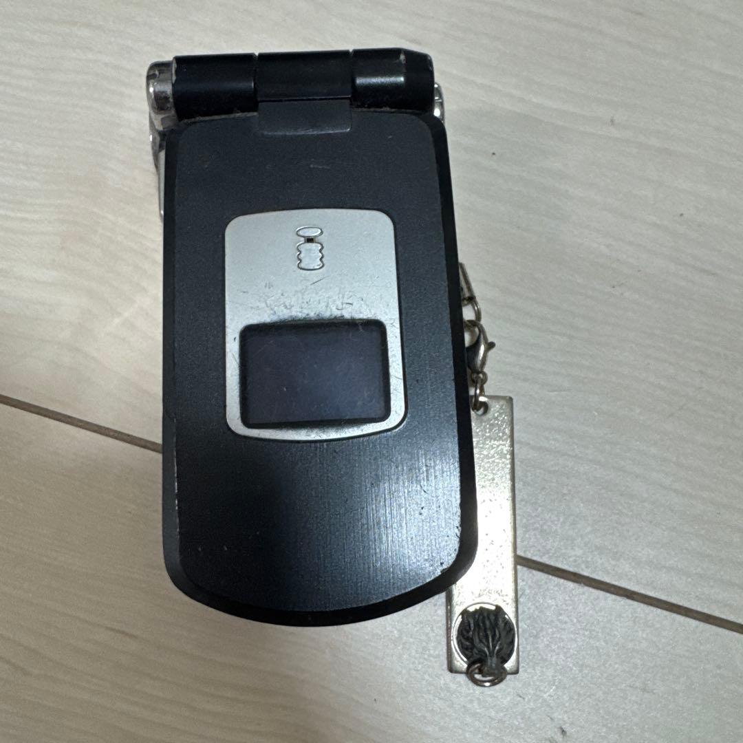 ドコモ P900iV クラウドブラック 卓上充電器付き