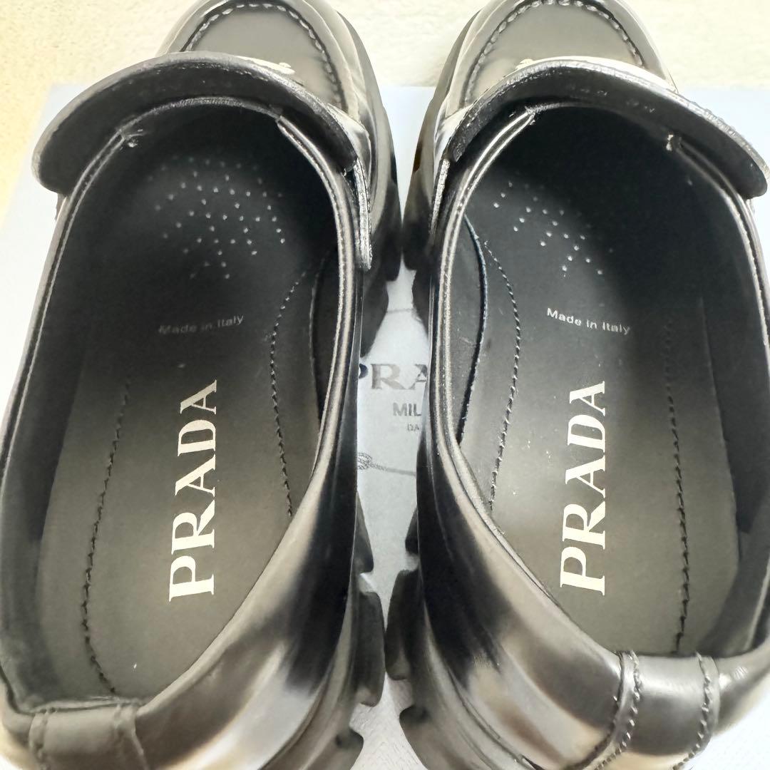 美品 プラダ ローファー モノリス 三角ロゴ ブラッシュドレザー 厚底 25 黒