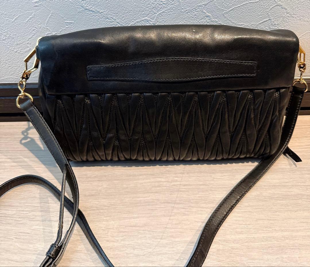 MIU MIU ミュウミュウ　マテラッセ　ショルダーバッグ　キルティング