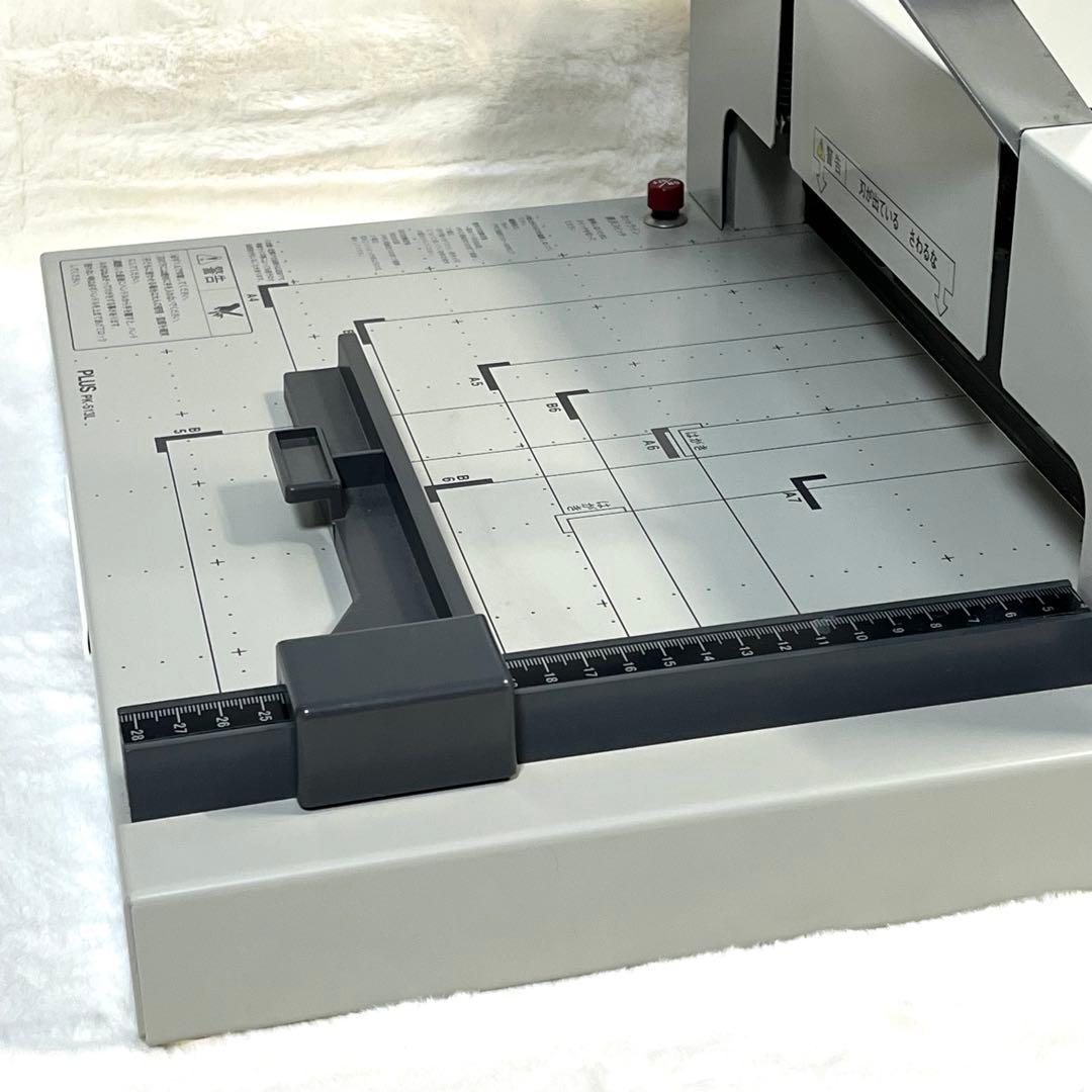【美品】PLUS PK-513L 手動裁断機 A4 プラス